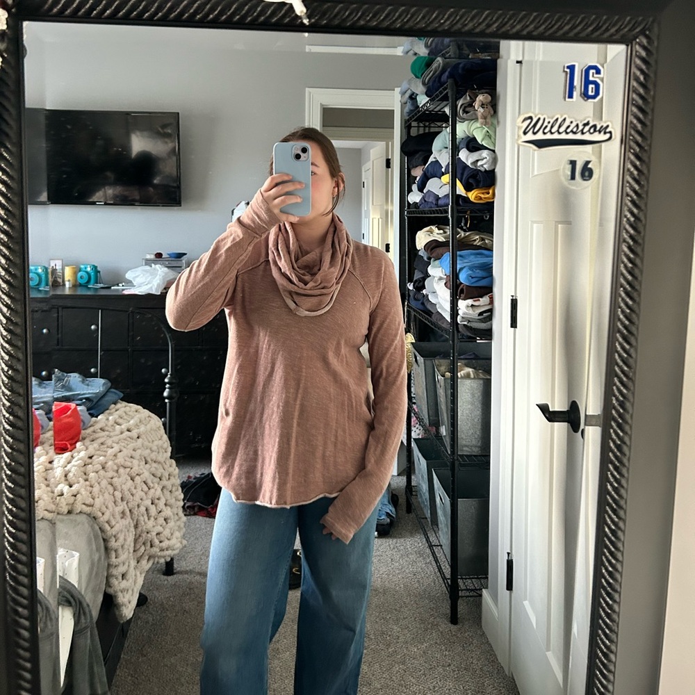 Free people long sleeve cow neck!